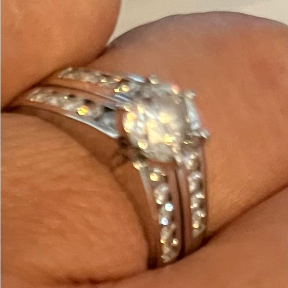 Beautiful 14k gold Diamond Ring SZ 6